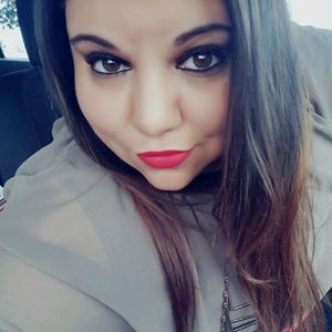 Meet your Posher, Claudia